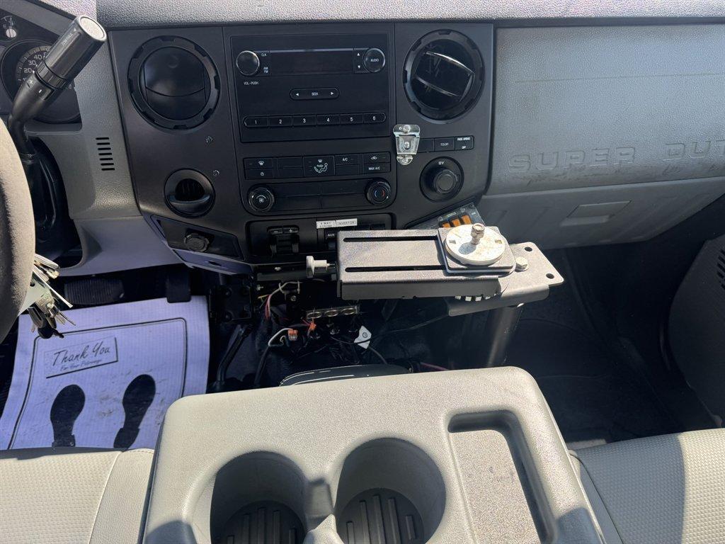 2012 White /Grey Ford F-550 (1FD0X5HT5CE) , Automatic transmission, located at 745 East Steele Rd., West Columbia, SC, 29170, (803) 755-9148, 33.927212, -81.148483 - Photo#10