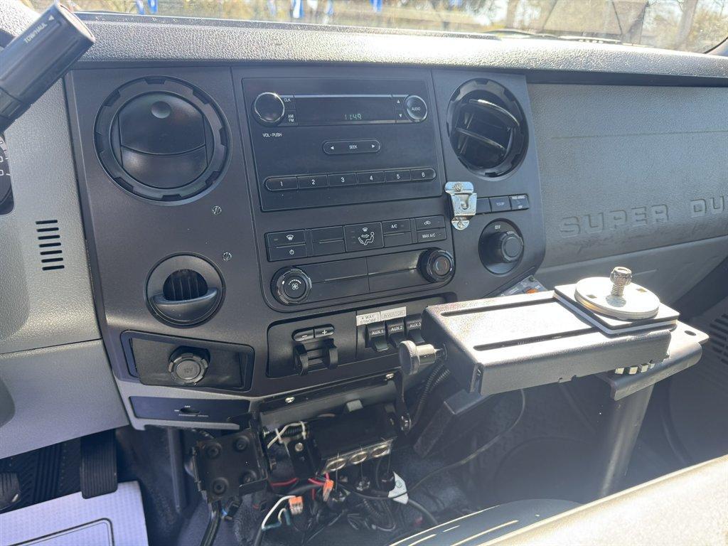 2012 White /Grey Ford F-550 (1FD0X5HT5CE) , Automatic transmission, located at 745 East Steele Rd., West Columbia, SC, 29170, (803) 755-9148, 33.927212, -81.148483 - Photo#11