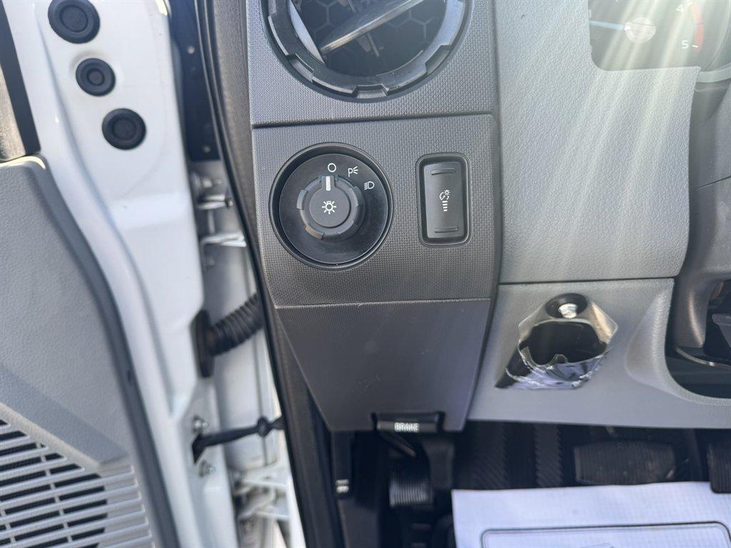 2012 White /Grey Ford F-550 (1FD0X5HT5CE) , Automatic transmission, located at 745 East Steele Rd., West Columbia, SC, 29170, (803) 755-9148, 33.927212, -81.148483 - Photo#14