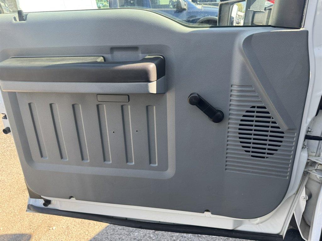 2012 White /Grey Ford F-550 (1FD0X5HT5CE) , Automatic transmission, located at 745 East Steele Rd., West Columbia, SC, 29170, (803) 755-9148, 33.927212, -81.148483 - Photo#15