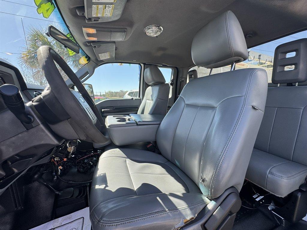 2012 White /Grey Ford F-550 (1FD0X5HT5CE) , Automatic transmission, located at 745 East Steele Rd., West Columbia, SC, 29170, (803) 755-9148, 33.927212, -81.148483 - Photo#16