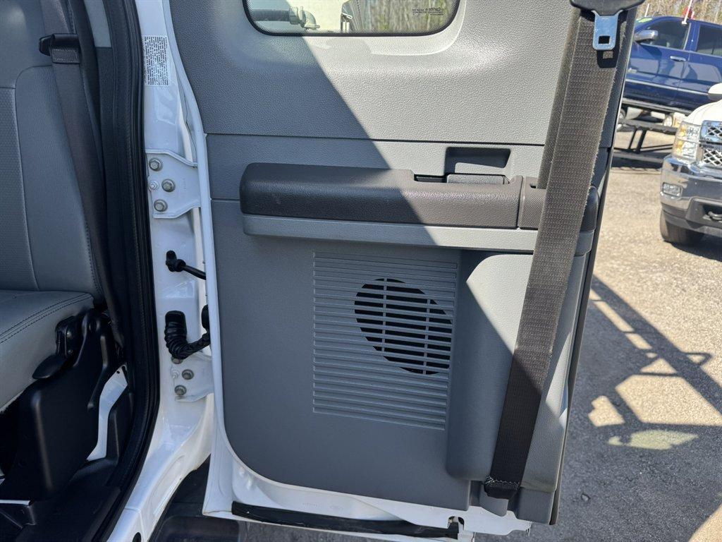 2012 White /Grey Ford F-550 (1FD0X5HT5CE) , Automatic transmission, located at 745 East Steele Rd., West Columbia, SC, 29170, (803) 755-9148, 33.927212, -81.148483 - Photo#17