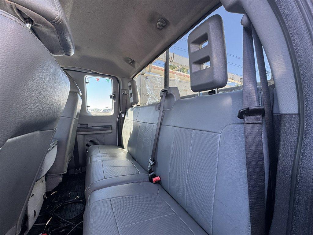 2012 White /Grey Ford F-550 (1FD0X5HT5CE) , Automatic transmission, located at 745 East Steele Rd., West Columbia, SC, 29170, (803) 755-9148, 33.927212, -81.148483 - Photo#18