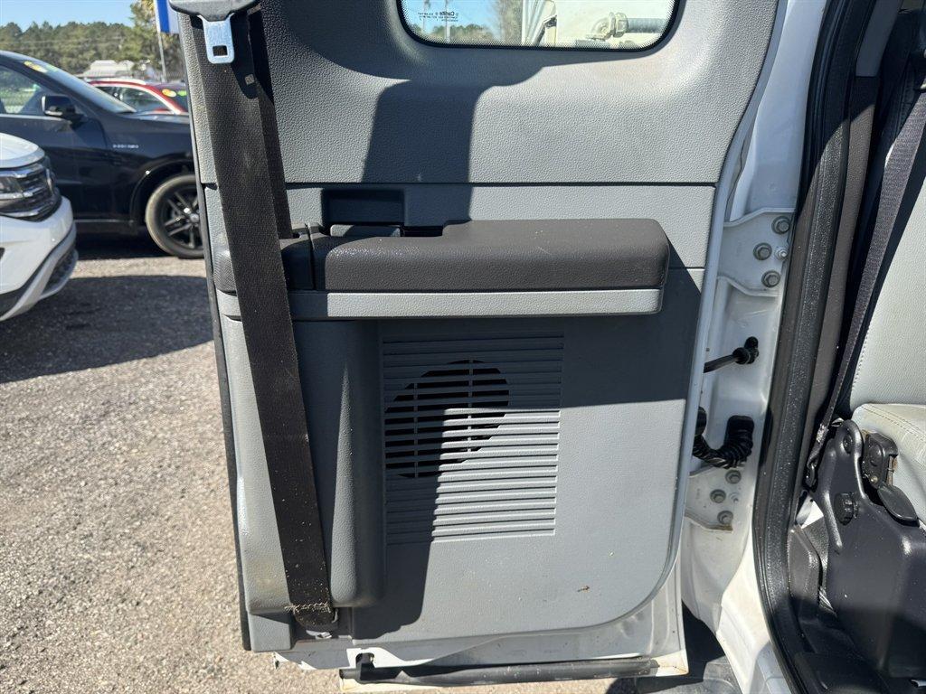 2012 White /Grey Ford F-550 (1FD0X5HT5CE) , Automatic transmission, located at 745 East Steele Rd., West Columbia, SC, 29170, (803) 755-9148, 33.927212, -81.148483 - Photo#19