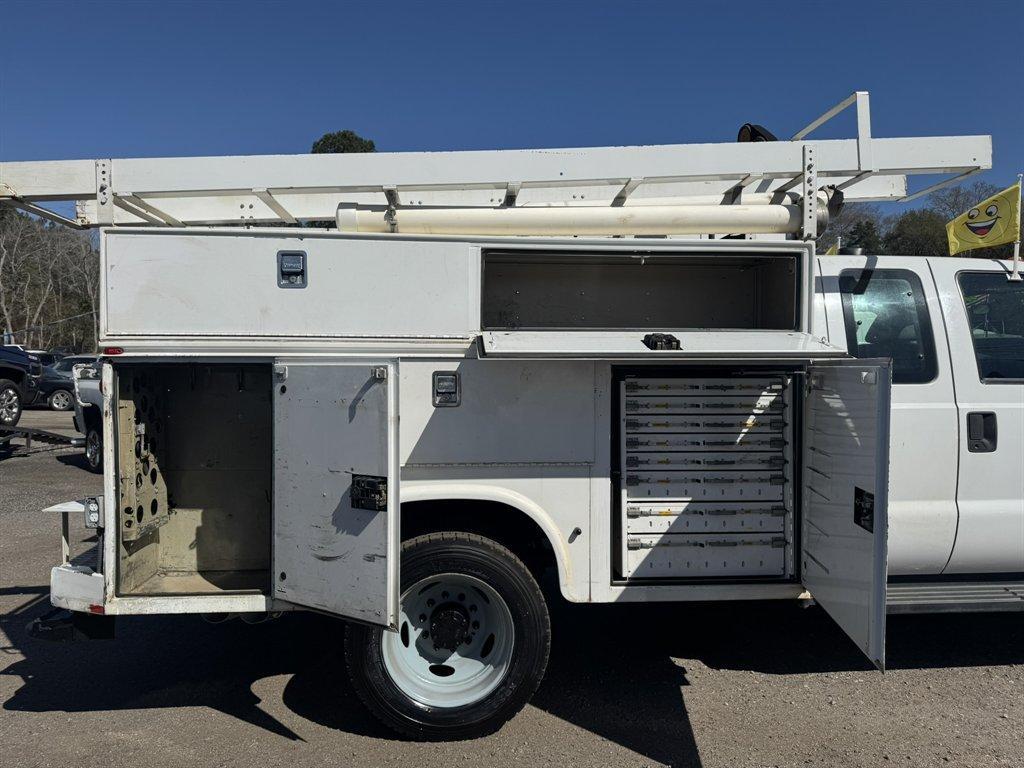 2012 White /Grey Ford F-550 (1FD0X5HT5CE) , Automatic transmission, located at 745 East Steele Rd., West Columbia, SC, 29170, (803) 755-9148, 33.927212, -81.148483 - Photo#23