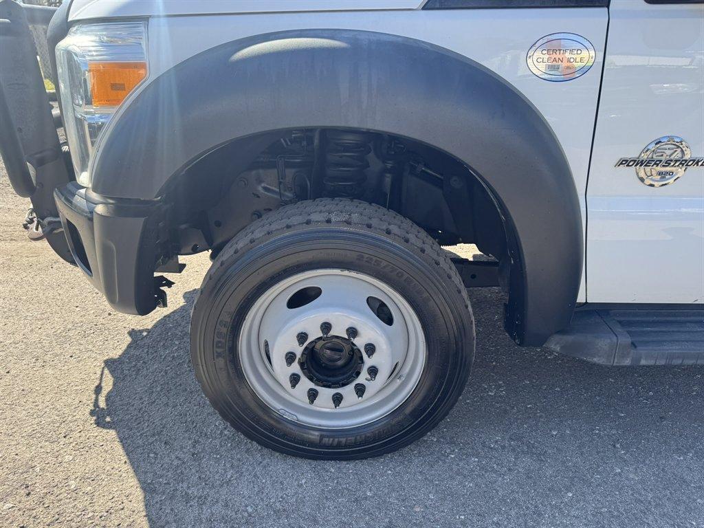 2012 White /Grey Ford F-550 (1FD0X5HT5CE) , Automatic transmission, located at 745 East Steele Rd., West Columbia, SC, 29170, (803) 755-9148, 33.927212, -81.148483 - Photo#32