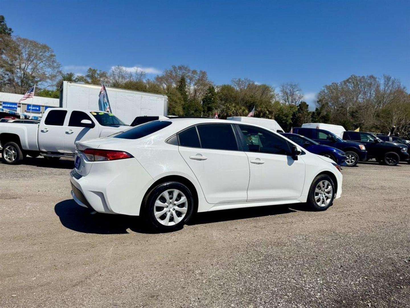 2021 White /Grey Toyota Corolla (JTDEPMAE1MJ) with an 1.8l I-4 MPI Dohc 1.8l engine, Automatic transmission, located at 745 East Steele Rd., West Columbia, SC, 29170, (803) 755-9148, 33.927212, -81.148483 - Photo#3