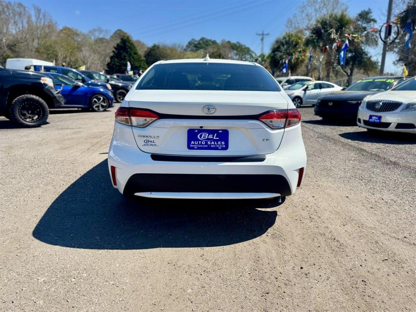 2021 White /Grey Toyota Corolla (JTDEPMAE1MJ) with an 1.8l I-4 MPI Dohc 1.8l engine, Automatic transmission, located at 745 East Steele Rd., West Columbia, SC, 29170, (803) 755-9148, 33.927212, -81.148483 - Photo#4