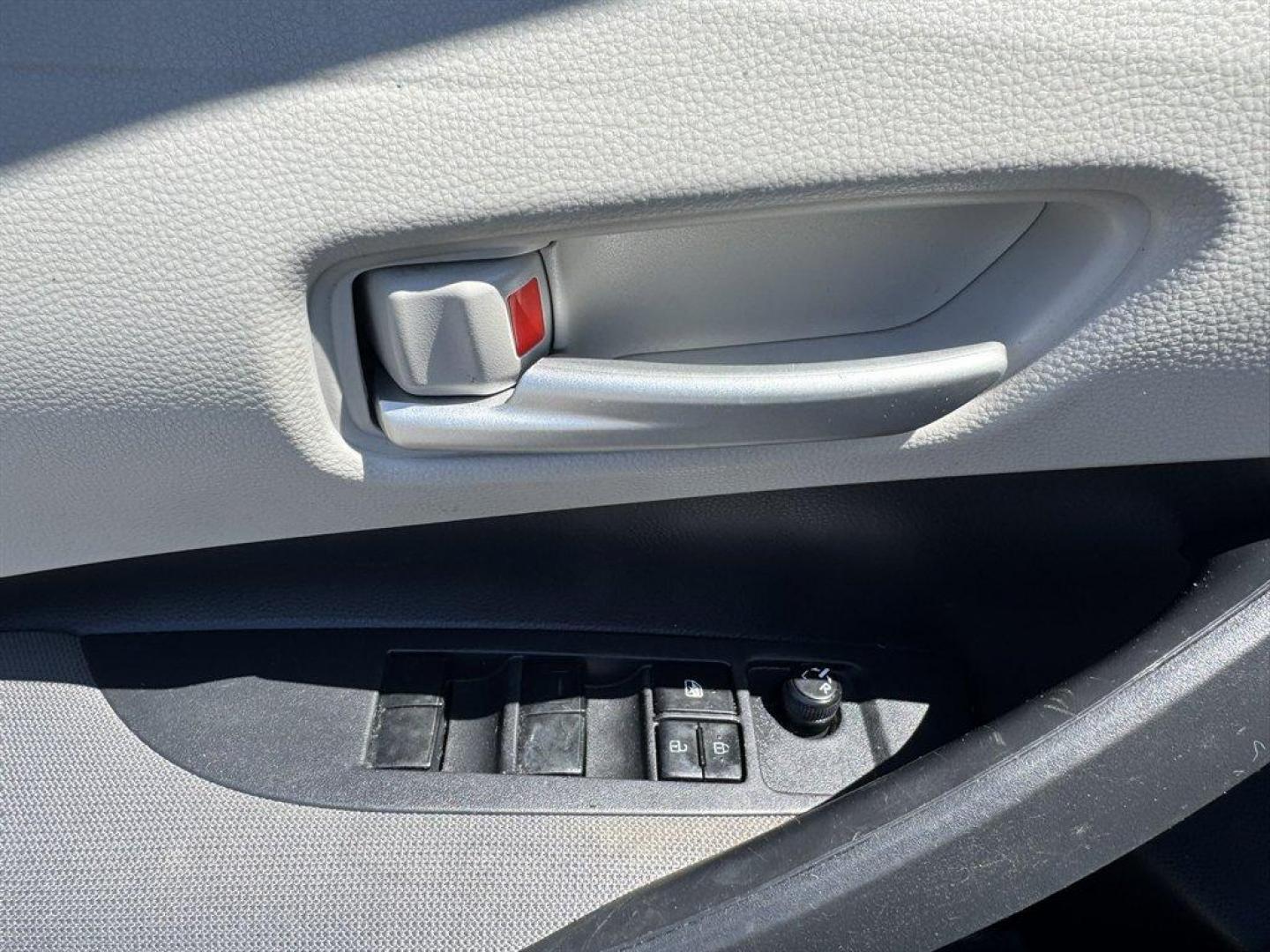 2021 White /Grey Toyota Corolla (JTDEPMAE1MJ) with an 1.8l I-4 MPI Dohc 1.8l engine, Automatic transmission, located at 745 East Steele Rd., West Columbia, SC, 29170, (803) 755-9148, 33.927212, -81.148483 - Photo#18