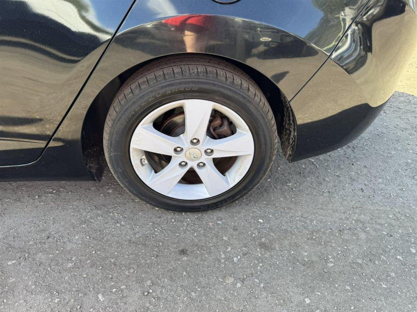 2011 Black /Grey Hyundai Elantra (KMHDH4AE3BU) with an 1.8l I-4 MPI Dohc 1.8l engine, Automatic transmission, located at 745 East Steele Rd., West Columbia, SC, 29170, (803) 755-9148, 33.927212, -81.148483- Photo#25