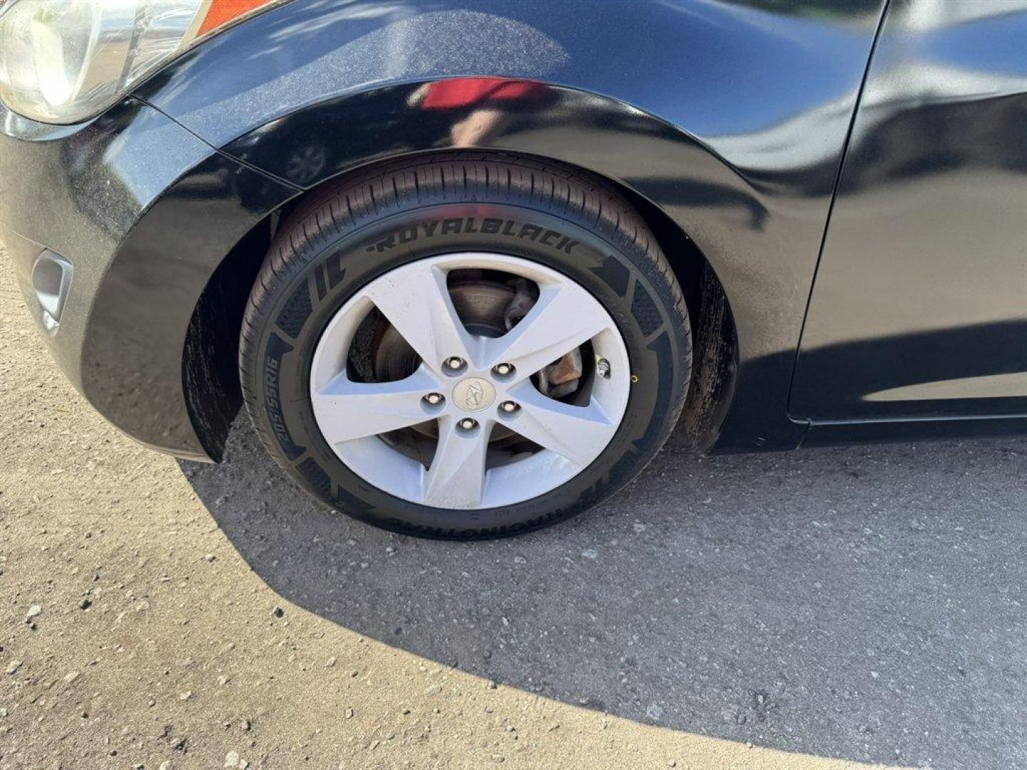 2011 Black /Grey Hyundai Elantra (KMHDH4AE3BU) with an 1.8l I-4 MPI Dohc 1.8l engine, Automatic transmission, located at 745 East Steele Rd., West Columbia, SC, 29170, (803) 755-9148, 33.927212, -81.148483- Photo#26