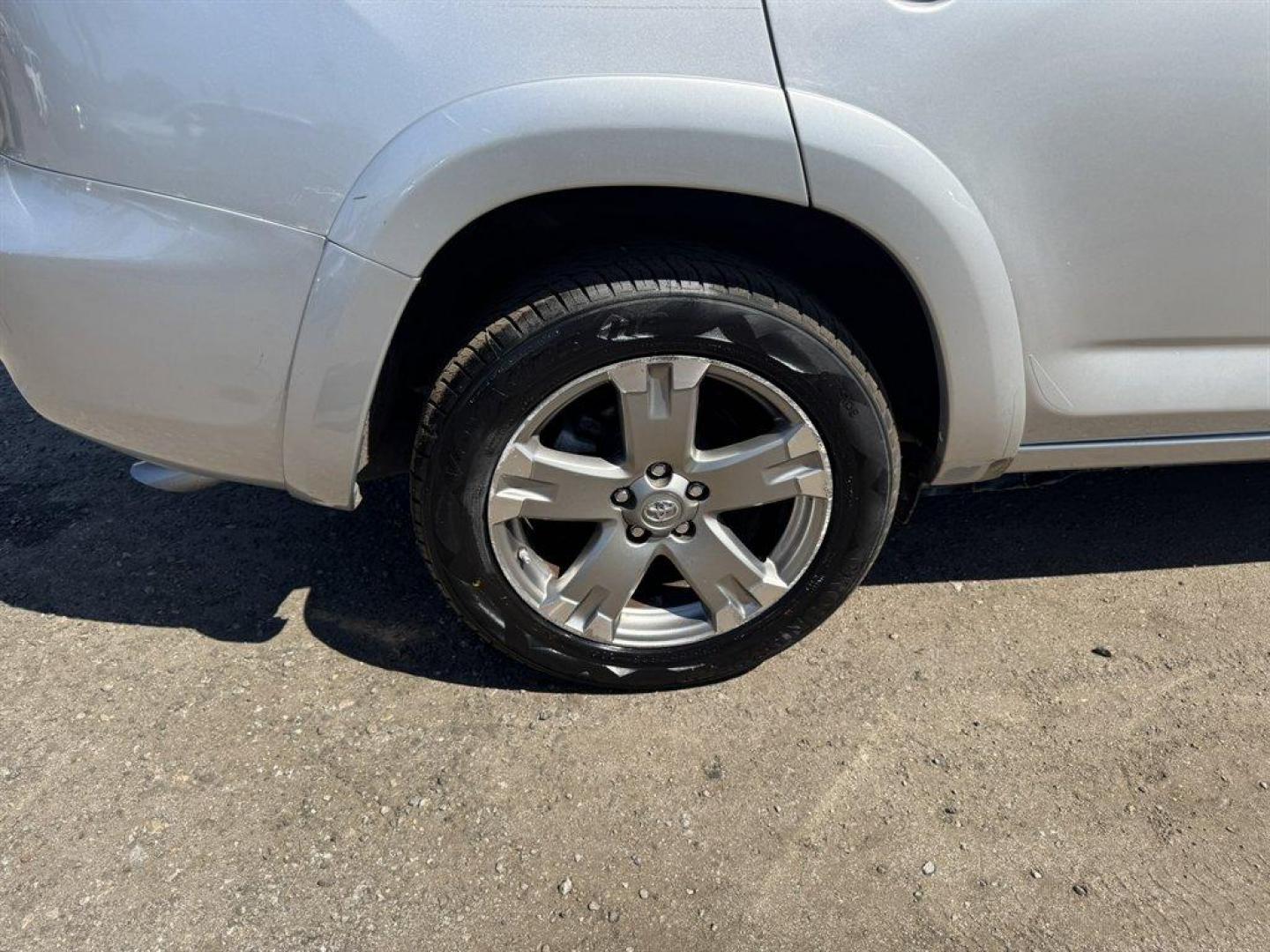2010 Silver /Grey Toyota RAV4 (JTMWK4DV4AD) with an 3.5l V6 SFI Dohc 3.5l engine, Automatic transmission, located at 745 East Steele Rd., West Columbia, SC, 29170, (803) 755-9148, 33.927212, -81.148483 - Photo#28