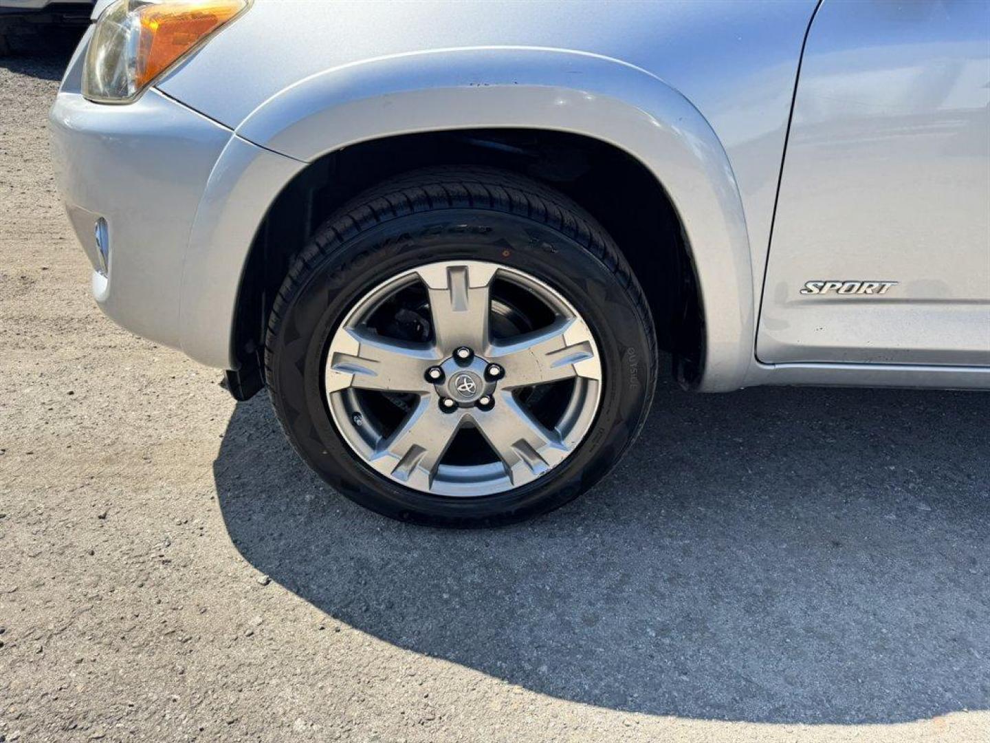 2010 Silver /Grey Toyota RAV4 (JTMWK4DV4AD) with an 3.5l V6 SFI Dohc 3.5l engine, Automatic transmission, located at 745 East Steele Rd., West Columbia, SC, 29170, (803) 755-9148, 33.927212, -81.148483 - Photo#30