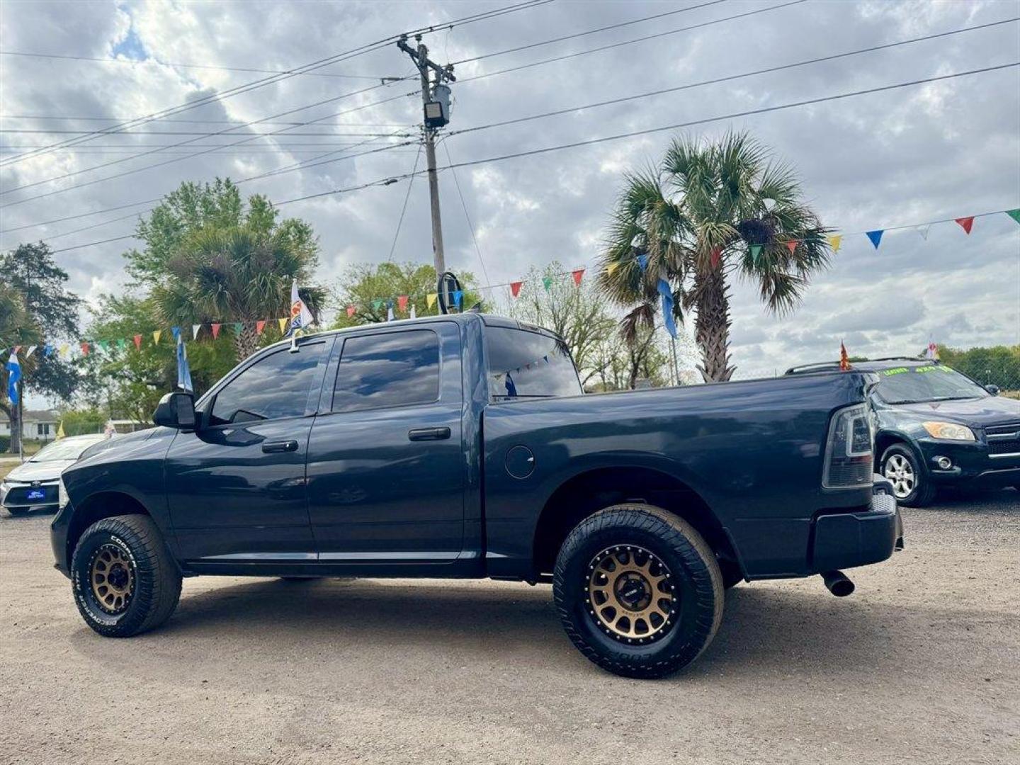 2019 Grey /Grey Ram 1500 DS (1C6RR7KT8KS) with an 5.7l V8 Smpi Hemi 5.7l engine, Automatic transmission, located at 745 East Steele Rd., West Columbia, SC, 29170, (803) 755-9148, 33.927212, -81.148483 - Photo#4