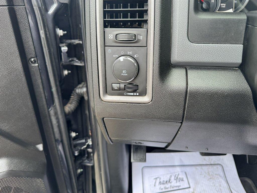 2019 Grey /Grey Ram 1500 DS (1C6RR7KT8KS) with an 5.7l V8 Smpi Hemi 5.7l engine, Automatic transmission, located at 745 East Steele Rd., West Columbia, SC, 29170, (803) 755-9148, 33.927212, -81.148483 - Photo#13