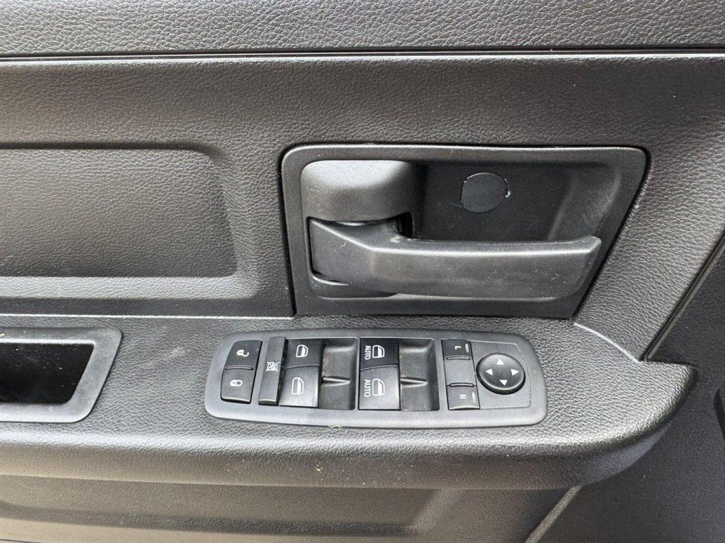 2019 Grey /Grey Ram 1500 DS (1C6RR7KT8KS) with an 5.7l V8 Smpi Hemi 5.7l engine, Automatic transmission, located at 745 East Steele Rd., West Columbia, SC, 29170, (803) 755-9148, 33.927212, -81.148483 - Photo#15
