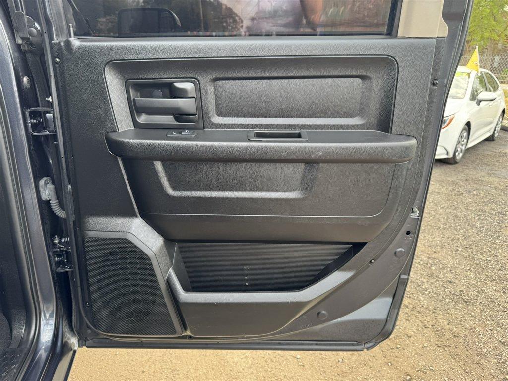 2019 Grey /Grey Ram 1500 DS (1C6RR7KT8KS) with an 5.7l V8 Smpi Hemi 5.7l engine, Automatic transmission, located at 745 East Steele Rd., West Columbia, SC, 29170, (803) 755-9148, 33.927212, -81.148483 - Photo#19