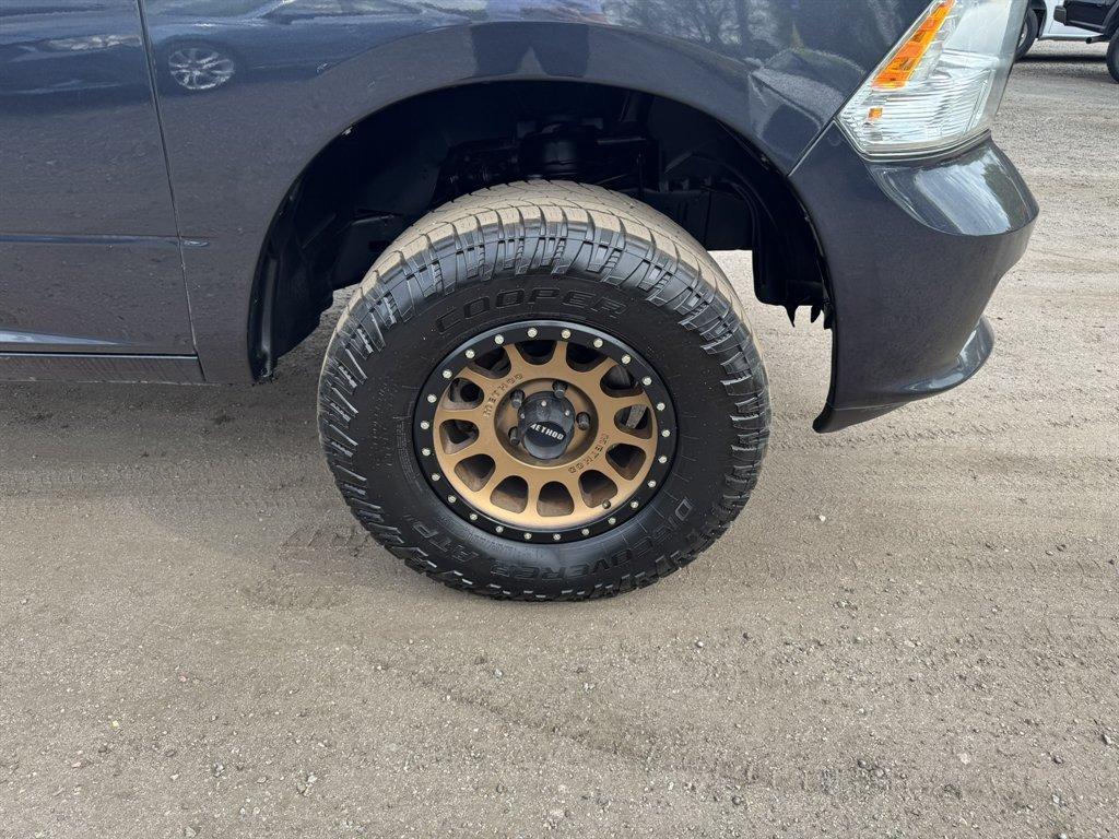 2019 Grey /Grey Ram 1500 DS (1C6RR7KT8KS) with an 5.7l V8 Smpi Hemi 5.7l engine, Automatic transmission, located at 745 East Steele Rd., West Columbia, SC, 29170, (803) 755-9148, 33.927212, -81.148483 - Photo#26