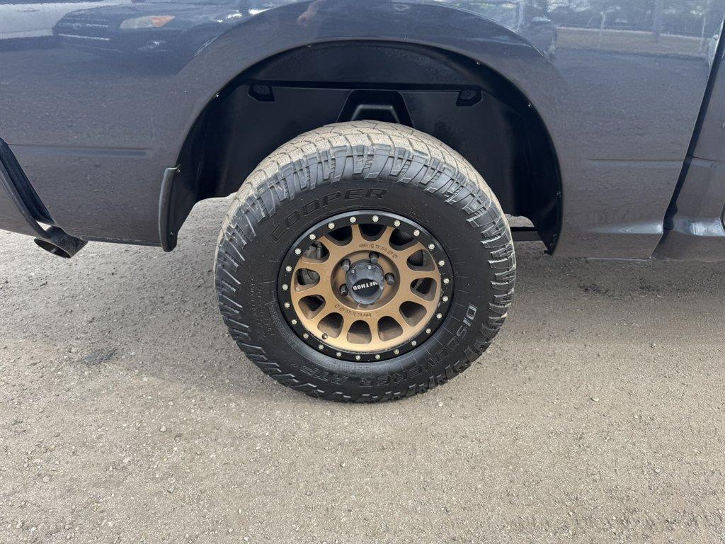 2019 Grey /Grey Ram 1500 DS (1C6RR7KT8KS) with an 5.7l V8 Smpi Hemi 5.7l engine, Automatic transmission, located at 745 East Steele Rd., West Columbia, SC, 29170, (803) 755-9148, 33.927212, -81.148483 - Photo#27