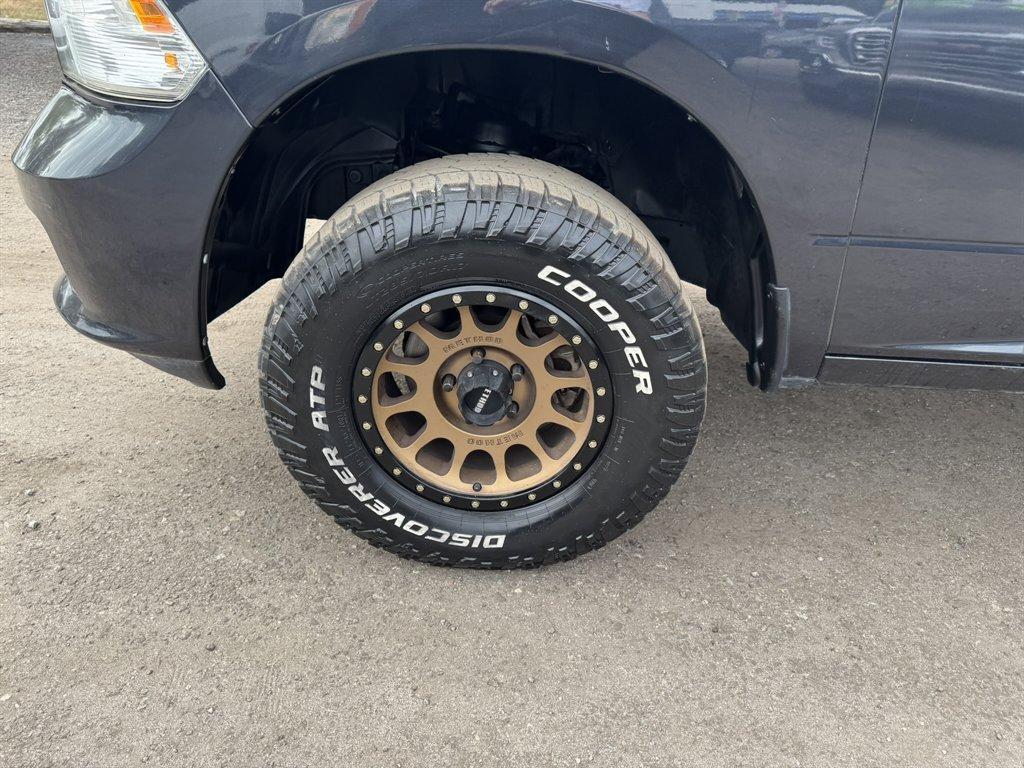 2019 Grey /Grey Ram 1500 DS (1C6RR7KT8KS) with an 5.7l V8 Smpi Hemi 5.7l engine, Automatic transmission, located at 745 East Steele Rd., West Columbia, SC, 29170, (803) 755-9148, 33.927212, -81.148483 - Photo#29