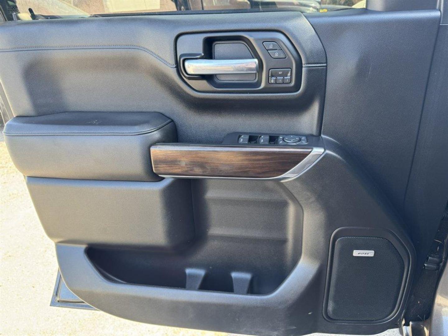 2020 Grey /Black GMC Sierra 1500 (1GTU9DEL1LZ) with an 6.2l V8 DI DYN Fuel Mgmt engine, Automatic transmission, located at 745 East Steele Rd., West Columbia, SC, 29170, (803) 755-9148, 33.927212, -81.148483- Photo#17