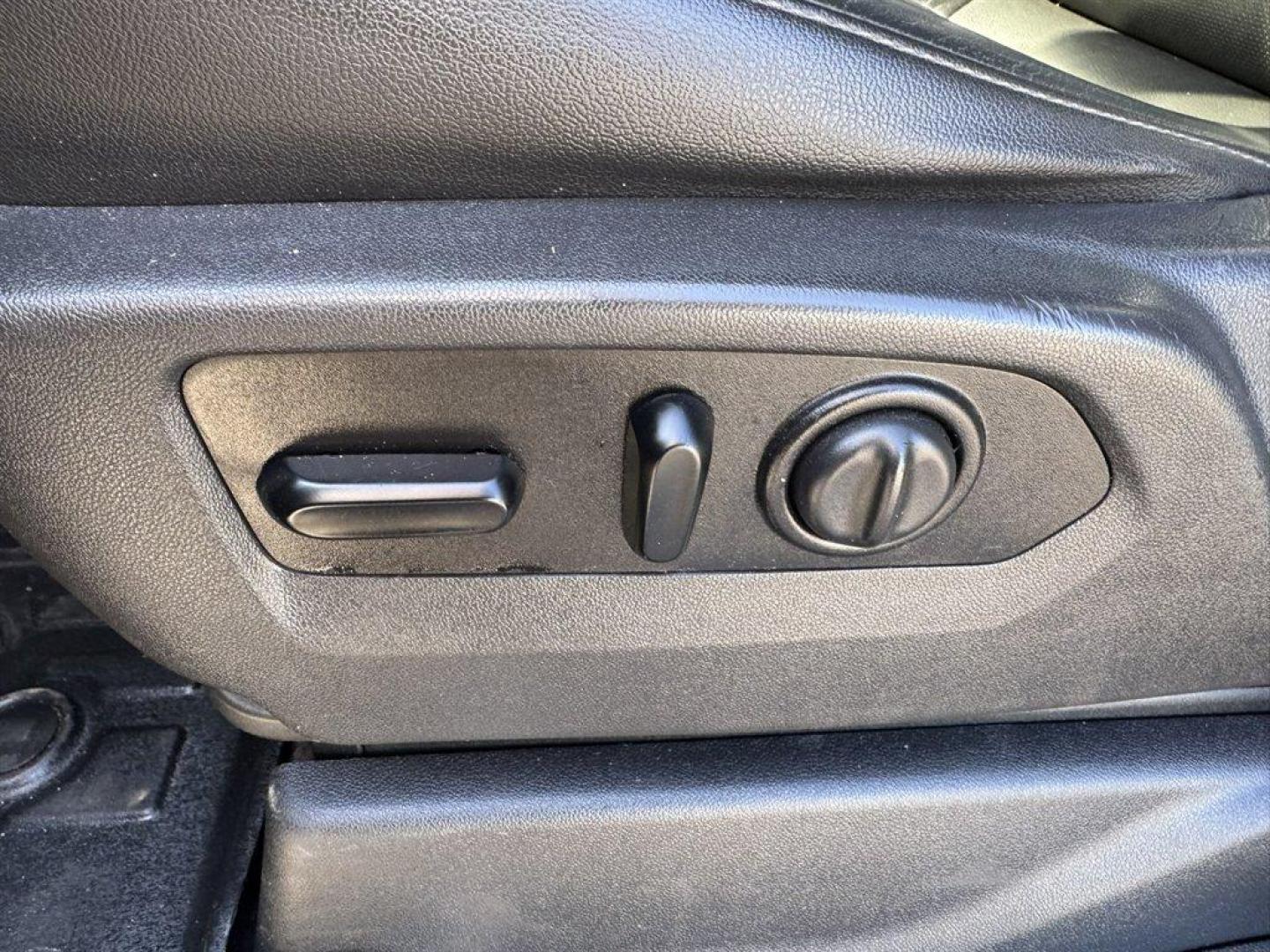 2020 Grey /Black GMC Sierra 1500 (1GTU9DEL1LZ) with an 6.2l V8 DI DYN Fuel Mgmt engine, Automatic transmission, located at 745 East Steele Rd., West Columbia, SC, 29170, (803) 755-9148, 33.927212, -81.148483- Photo#20