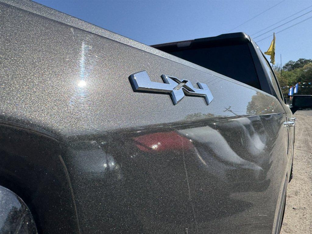 2020 Grey /Black GMC Sierra 1500 (1GTU9DEL1LZ) with an 6.2l V8 DI DYN Fuel Mgmt engine, Automatic transmission, located at 745 East Steele Rd., West Columbia, SC, 29170, (803) 755-9148, 33.927212, -81.148483 - Photo#32