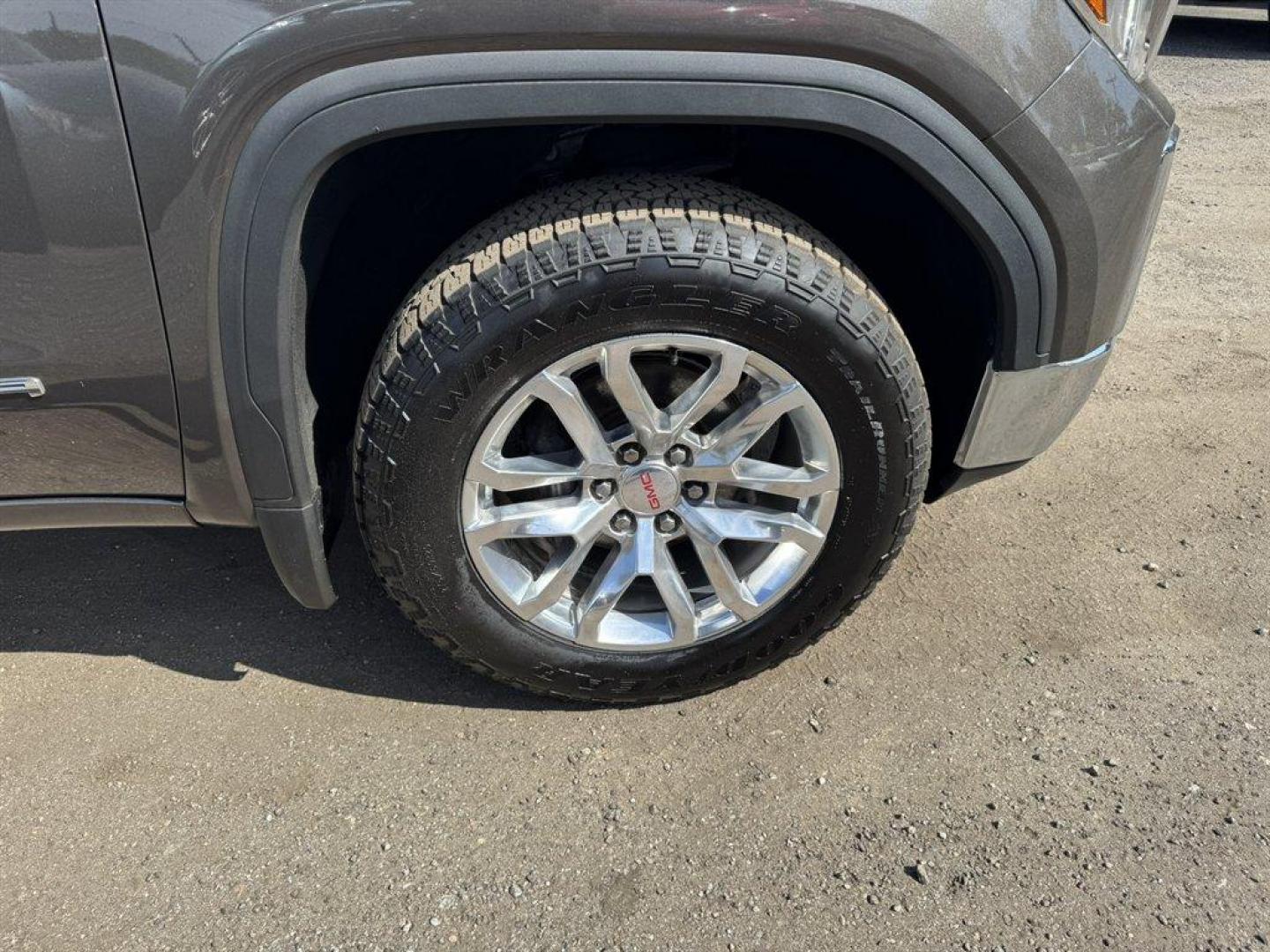2020 Grey /Black GMC Sierra 1500 (1GTU9DEL1LZ) with an 6.2l V8 DI DYN Fuel Mgmt engine, Automatic transmission, located at 745 East Steele Rd., West Columbia, SC, 29170, (803) 755-9148, 33.927212, -81.148483- Photo#35