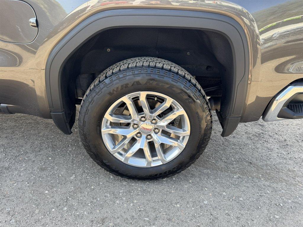 2020 Grey /Black GMC Sierra 1500 (1GTU9DEL1LZ) with an 6.2l V8 DI DYN Fuel Mgmt engine, Automatic transmission, located at 745 East Steele Rd., West Columbia, SC, 29170, (803) 755-9148, 33.927212, -81.148483 - Photo#37