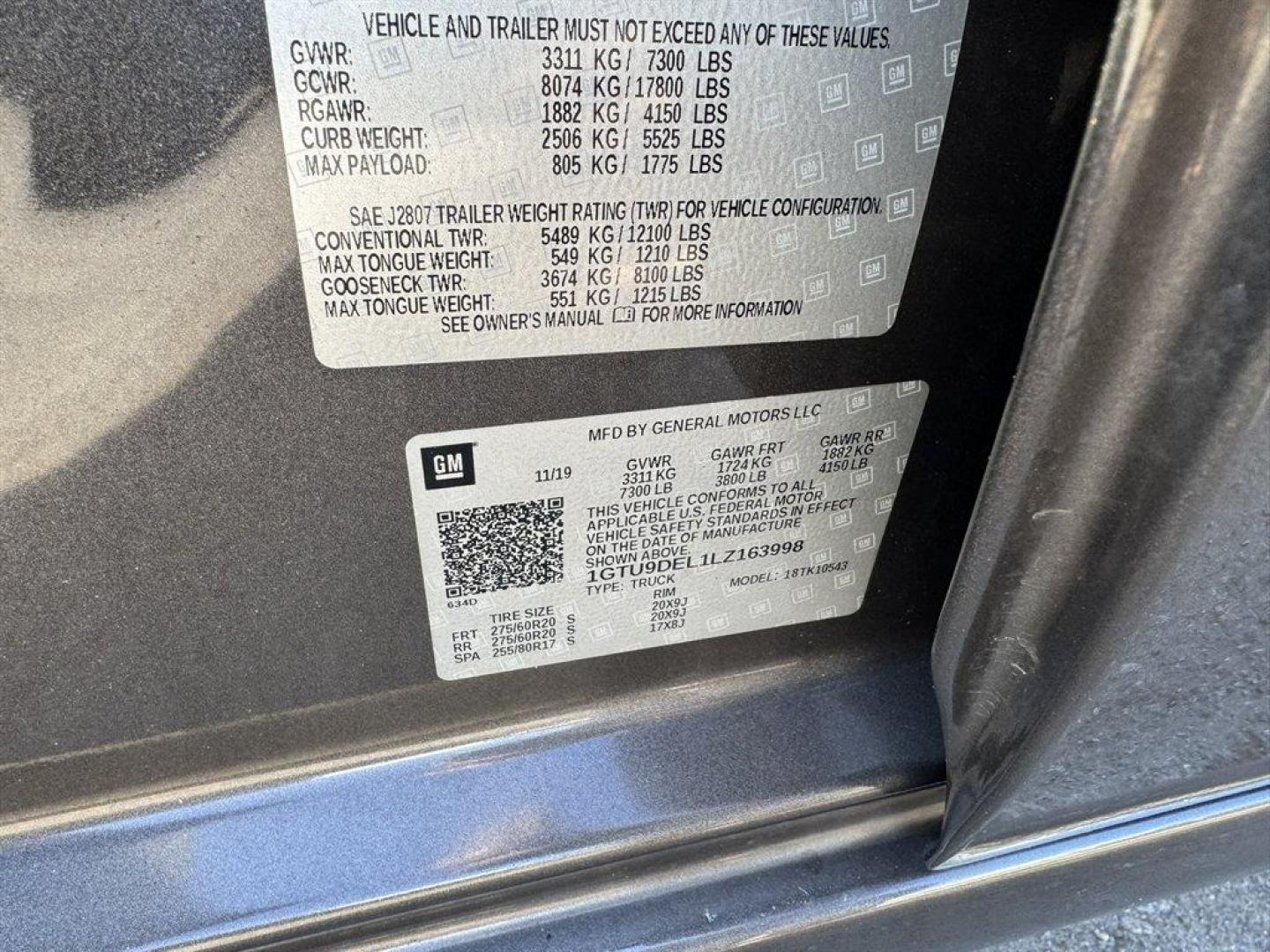 2020 Grey /Black GMC Sierra 1500 (1GTU9DEL1LZ) with an 6.2l V8 DI DYN Fuel Mgmt engine, Automatic transmission, located at 745 East Steele Rd., West Columbia, SC, 29170, (803) 755-9148, 33.927212, -81.148483- Photo#39