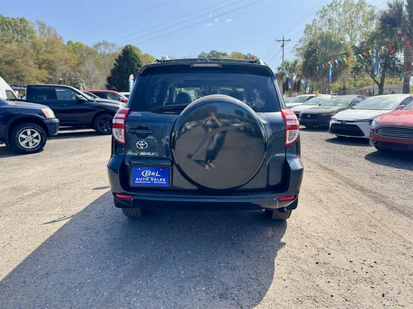 2010 Black /Grey Toyota RAV4 (JTMDF4DV6AD) with an 2.5l I-4 SFI Dohc VVT-I 2 engine, Automatic transmission, located at 745 East Steele Rd., West Columbia, SC, 29170, (803) 755-9148, 33.927212, -81.148483 - Photo#4