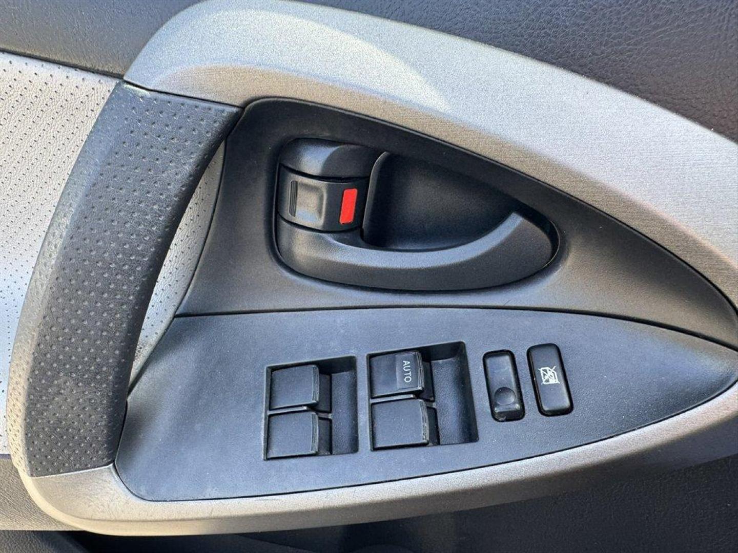 2010 Black /Grey Toyota RAV4 (JTMDF4DV6AD) with an 2.5l I-4 SFI Dohc VVT-I 2 engine, Automatic transmission, located at 745 East Steele Rd., West Columbia, SC, 29170, (803) 755-9148, 33.927212, -81.148483 - Photo#16