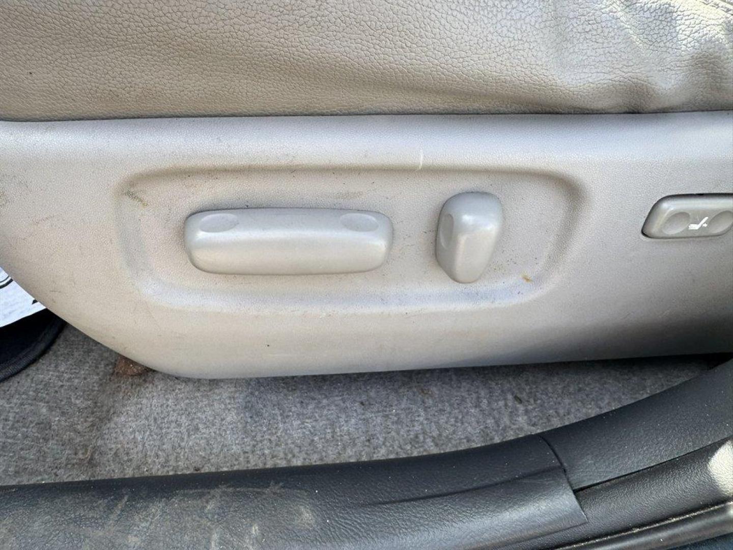 2010 Black /Grey Toyota RAV4 (JTMDF4DV6AD) with an 2.5l I-4 SFI Dohc VVT-I 2 engine, Automatic transmission, located at 745 East Steele Rd., West Columbia, SC, 29170, (803) 755-9148, 33.927212, -81.148483 - Photo#18