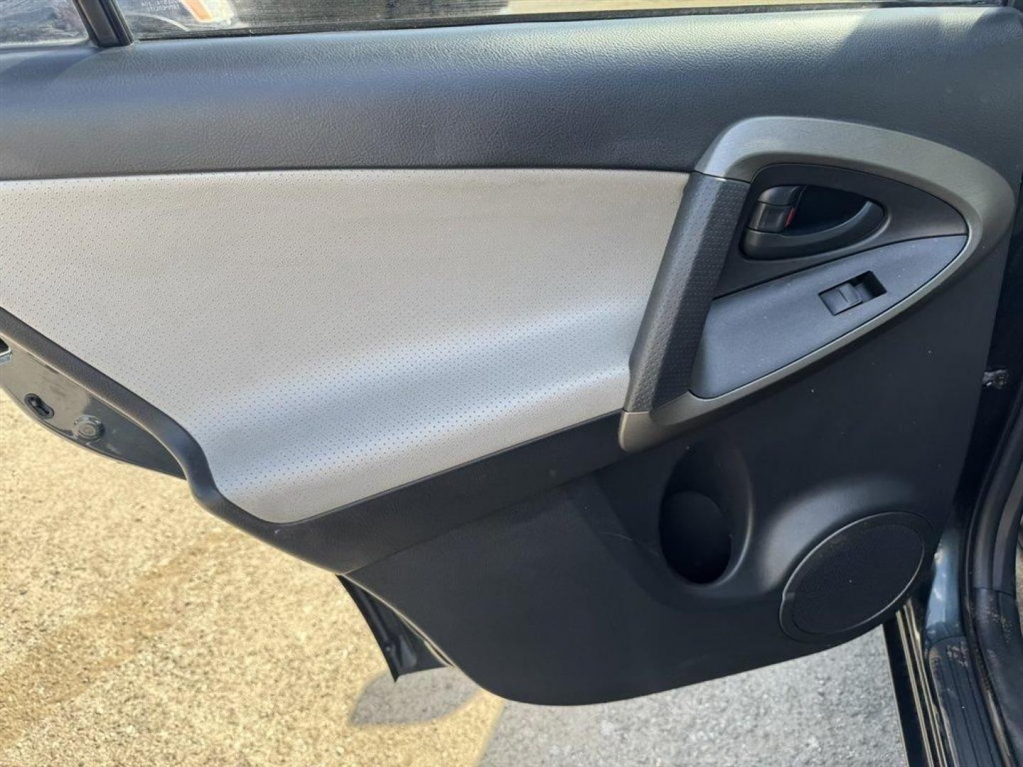 2010 Black /Grey Toyota RAV4 (JTMDF4DV6AD) with an 2.5l I-4 SFI Dohc VVT-I 2 engine, Automatic transmission, located at 745 East Steele Rd., West Columbia, SC, 29170, (803) 755-9148, 33.927212, -81.148483 - Photo#19