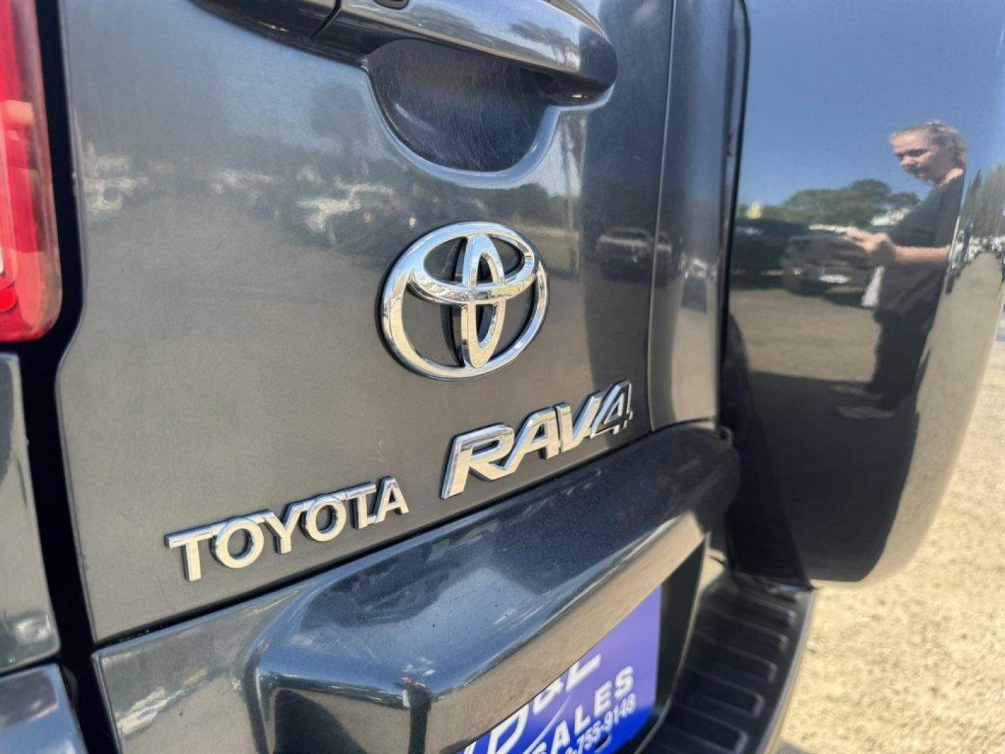 2010 Black /Grey Toyota RAV4 (JTMDF4DV6AD) with an 2.5l I-4 SFI Dohc VVT-I 2 engine, Automatic transmission, located at 745 East Steele Rd., West Columbia, SC, 29170, (803) 755-9148, 33.927212, -81.148483 - Photo#26