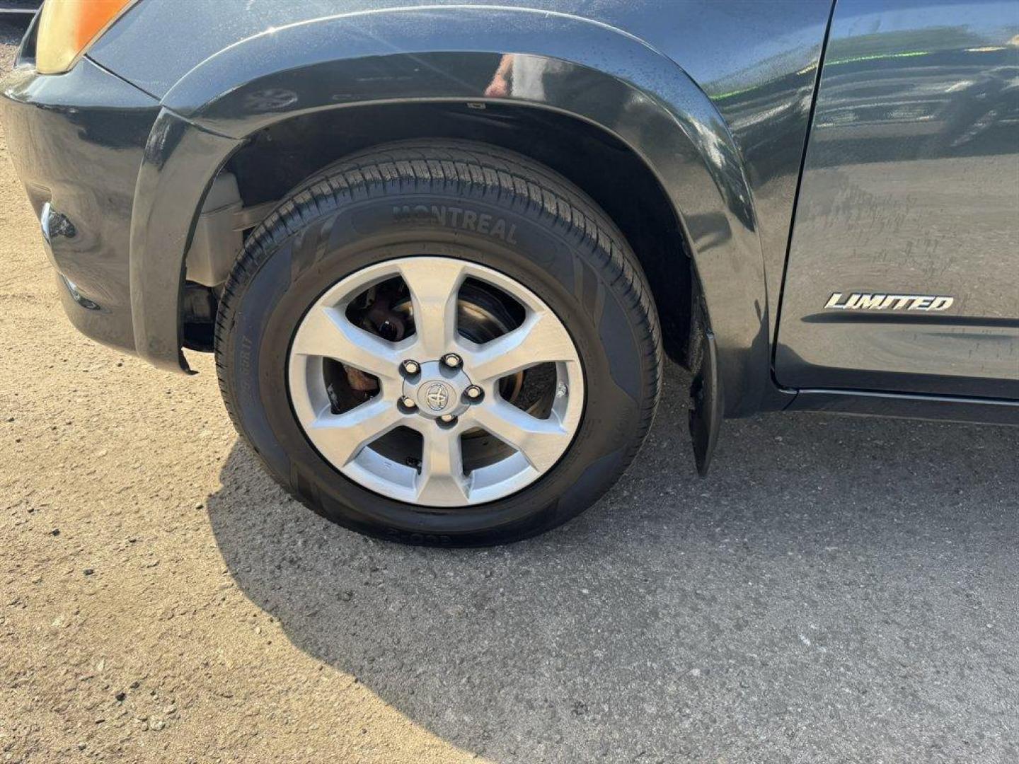 2010 Black /Grey Toyota RAV4 (JTMDF4DV6AD) with an 2.5l I-4 SFI Dohc VVT-I 2 engine, Automatic transmission, located at 745 East Steele Rd., West Columbia, SC, 29170, (803) 755-9148, 33.927212, -81.148483 - Photo#31