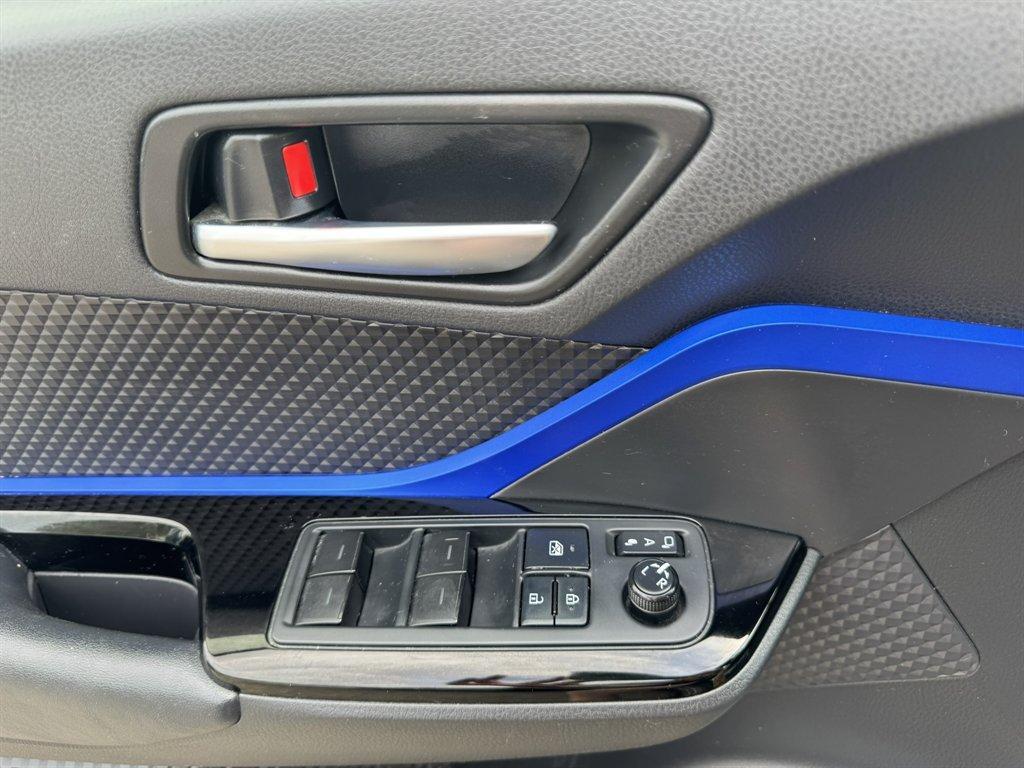 2021 Bronze /Black Toyota C-HR (JTNKHMBX6M1) with an 2.0l I-4 EFI Dohc 2.0l engine, Automatic transmission, located at 745 East Steele Rd., West Columbia, SC, 29170, (803) 755-9148, 33.927212, -81.148483 - Photo#17