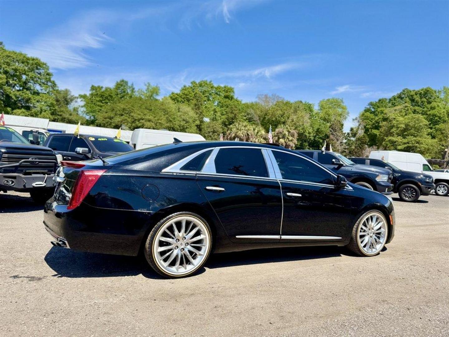 2014 Black /Black Cadillac XTS (2G61S5S32E9) with an 3.6l V6 DI Dohc 3.6l engine, Automatic transmission, located at 745 East Steele Rd., West Columbia, SC, 29170, (803) 755-9148, 33.927212, -81.148483 - Photo#3