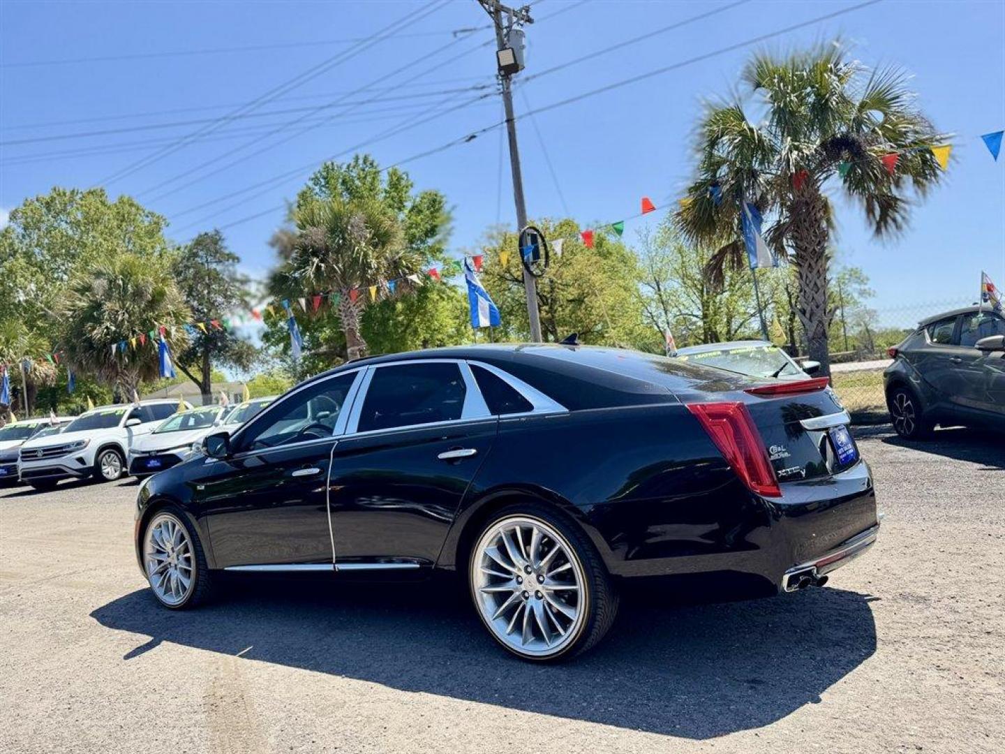 2014 Black /Black Cadillac XTS (2G61S5S32E9) with an 3.6l V6 DI Dohc 3.6l engine, Automatic transmission, located at 745 East Steele Rd., West Columbia, SC, 29170, (803) 755-9148, 33.927212, -81.148483 - Photo#5