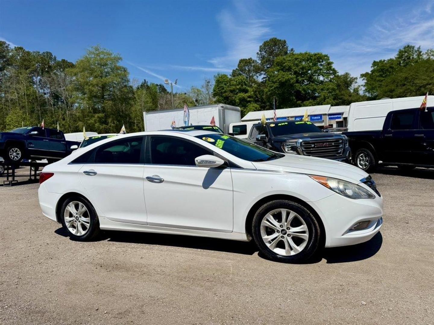 2013 White /Black Hyundai Sonata (5NPEC4AC6DH) with an 2.4l I-4 DI Dohc 2.4l engine, Automatic transmission, located at 745 East Steele Rd., West Columbia, SC, 29170, (803) 755-9148, 33.927212, -81.148483 - Photo#2