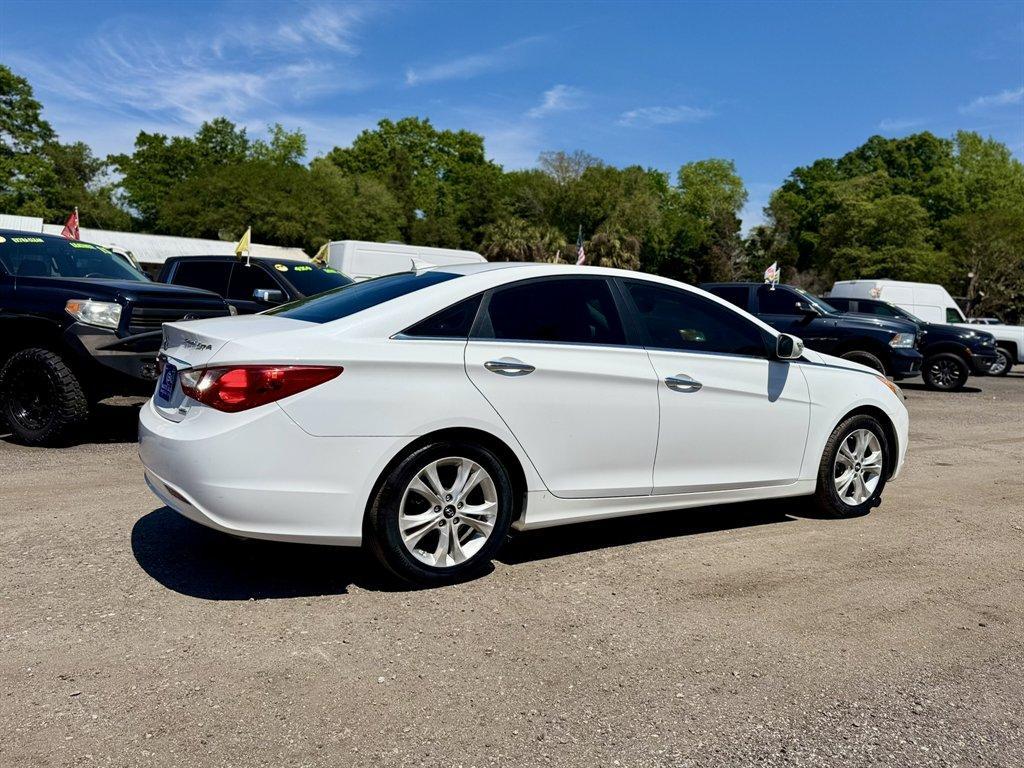 2013 White /Black Hyundai Sonata (5NPEC4AC6DH) with an 2.4l I-4 DI Dohc 2.4l engine, Automatic transmission, located at 745 East Steele Rd., West Columbia, SC, 29170, (803) 755-9148, 33.927212, -81.148483 - Photo#3