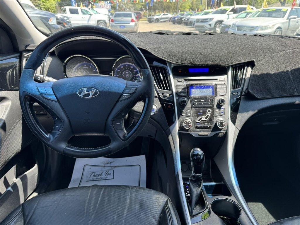 2013 White /Black Hyundai Sonata (5NPEC4AC6DH) with an 2.4l I-4 DI Dohc 2.4l engine, Automatic transmission, located at 745 East Steele Rd., West Columbia, SC, 29170, (803) 755-9148, 33.927212, -81.148483 - Photo#6