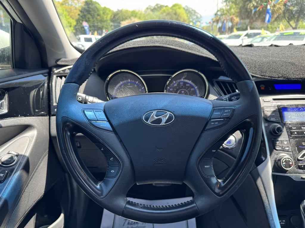 2013 White /Black Hyundai Sonata (5NPEC4AC6DH) with an 2.4l I-4 DI Dohc 2.4l engine, Automatic transmission, located at 745 East Steele Rd., West Columbia, SC, 29170, (803) 755-9148, 33.927212, -81.148483 - Photo#7