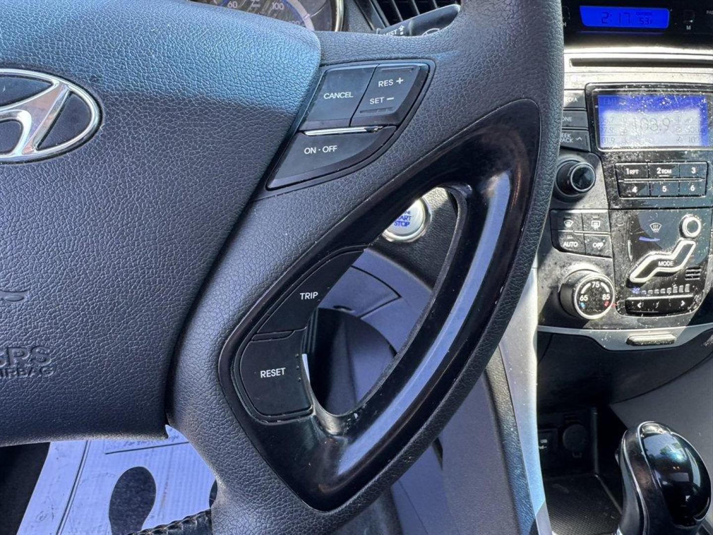 2013 White /Black Hyundai Sonata (5NPEC4AC6DH) with an 2.4l I-4 DI Dohc 2.4l engine, Automatic transmission, located at 745 East Steele Rd., West Columbia, SC, 29170, (803) 755-9148, 33.927212, -81.148483 - Photo#9