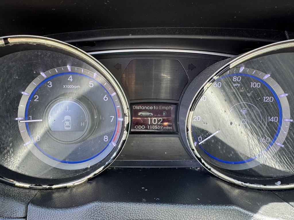 2013 White /Black Hyundai Sonata (5NPEC4AC6DH) with an 2.4l I-4 DI Dohc 2.4l engine, Automatic transmission, located at 745 East Steele Rd., West Columbia, SC, 29170, (803) 755-9148, 33.927212, -81.148483 - Photo#10