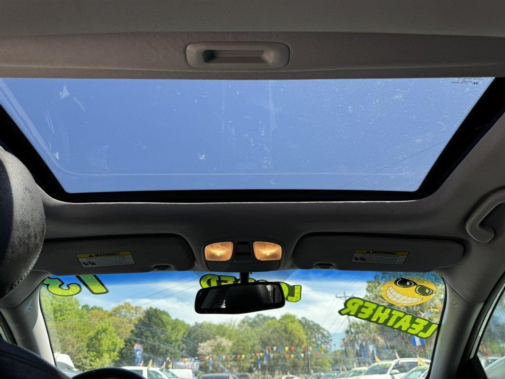 2013 White /Black Hyundai Sonata (5NPEC4AC6DH) with an 2.4l I-4 DI Dohc 2.4l engine, Automatic transmission, located at 745 East Steele Rd., West Columbia, SC, 29170, (803) 755-9148, 33.927212, -81.148483 - Photo#15