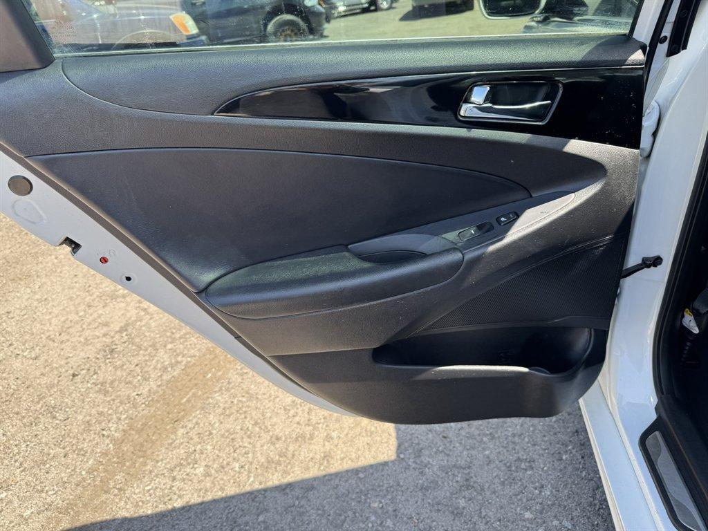 2013 White /Black Hyundai Sonata (5NPEC4AC6DH) with an 2.4l I-4 DI Dohc 2.4l engine, Automatic transmission, located at 745 East Steele Rd., West Columbia, SC, 29170, (803) 755-9148, 33.927212, -81.148483 - Photo#21