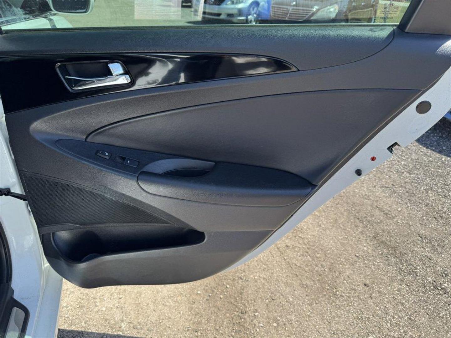 2013 White /Black Hyundai Sonata (5NPEC4AC6DH) with an 2.4l I-4 DI Dohc 2.4l engine, Automatic transmission, located at 745 East Steele Rd., West Columbia, SC, 29170, (803) 755-9148, 33.927212, -81.148483 - Photo#23