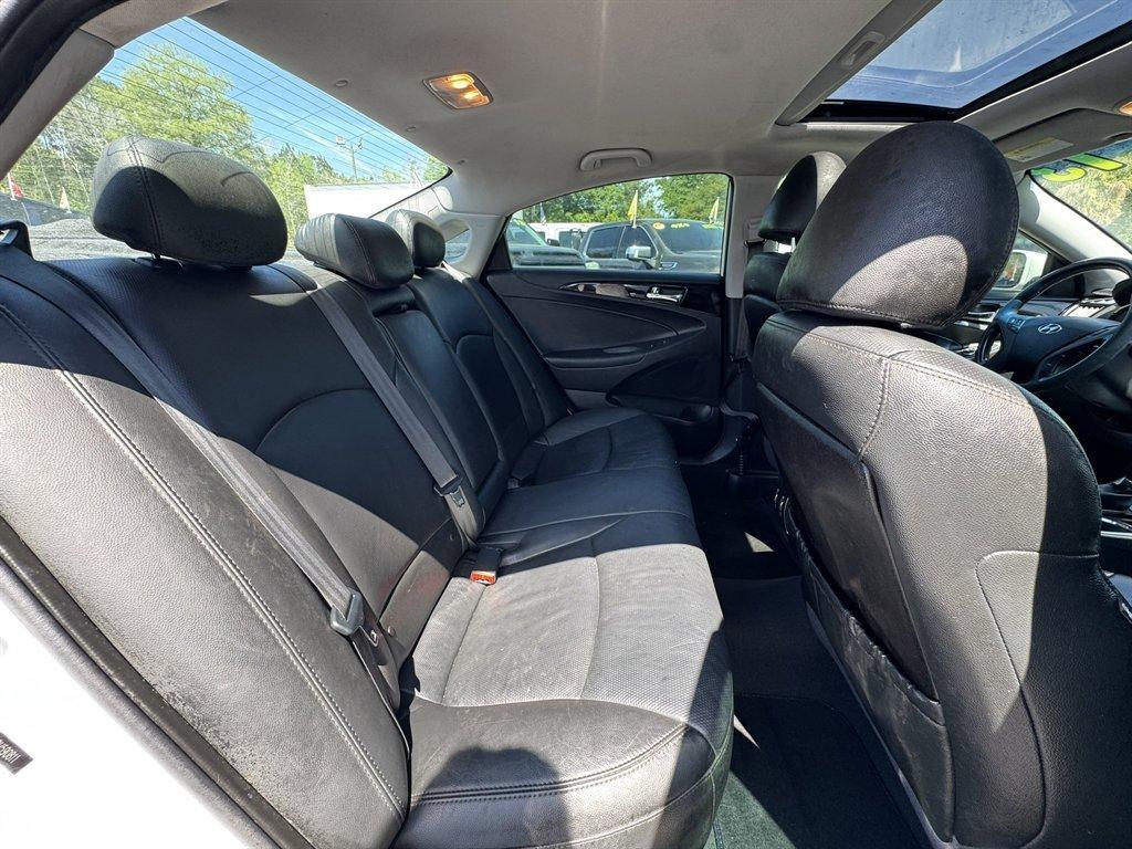 2013 White /Black Hyundai Sonata (5NPEC4AC6DH) with an 2.4l I-4 DI Dohc 2.4l engine, Automatic transmission, located at 745 East Steele Rd., West Columbia, SC, 29170, (803) 755-9148, 33.927212, -81.148483 - Photo#24