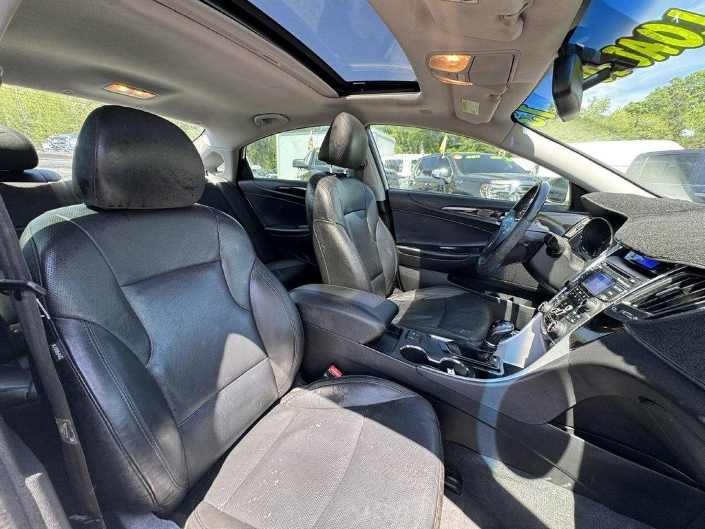 2013 White /Black Hyundai Sonata (5NPEC4AC6DH) with an 2.4l I-4 DI Dohc 2.4l engine, Automatic transmission, located at 745 East Steele Rd., West Columbia, SC, 29170, (803) 755-9148, 33.927212, -81.148483 - Photo#26